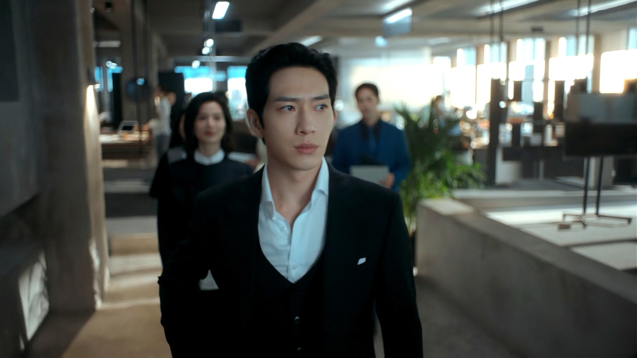 接下来向我们走来的是，翎美中国区总负责人Luke栾念！