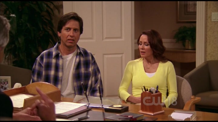 [图]【Everybody Loves Raymond】人人都爱雷蒙德 中文字幕 玛丽夫妇被赶出来了，罗伯特和艾米很伤心...