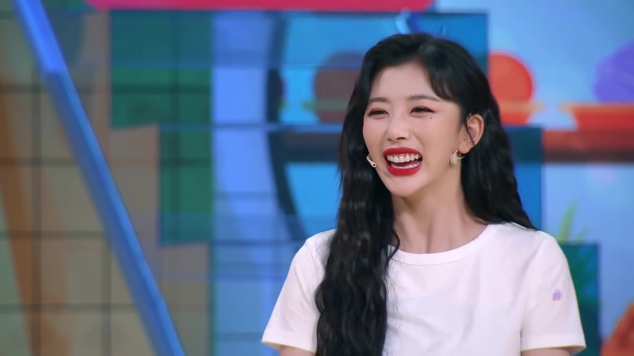 《非日常派对》第2020-09-25期孔雪儿的开心能量发射 连头发丝都在