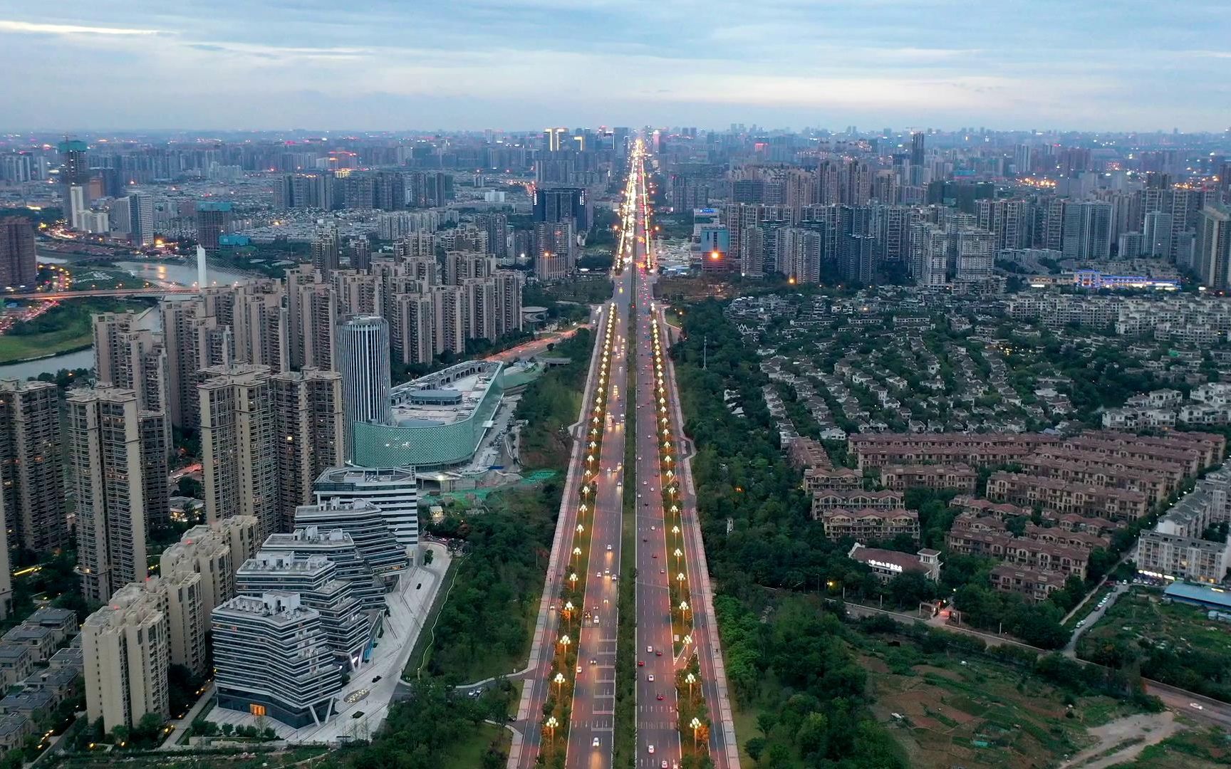 【航拍成都】成都天府大道-成都城市中轴线-延时摄影_哔哩哔哩_bili