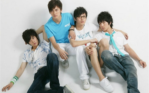 被隔壁放的倾城四少的视频虐成狗