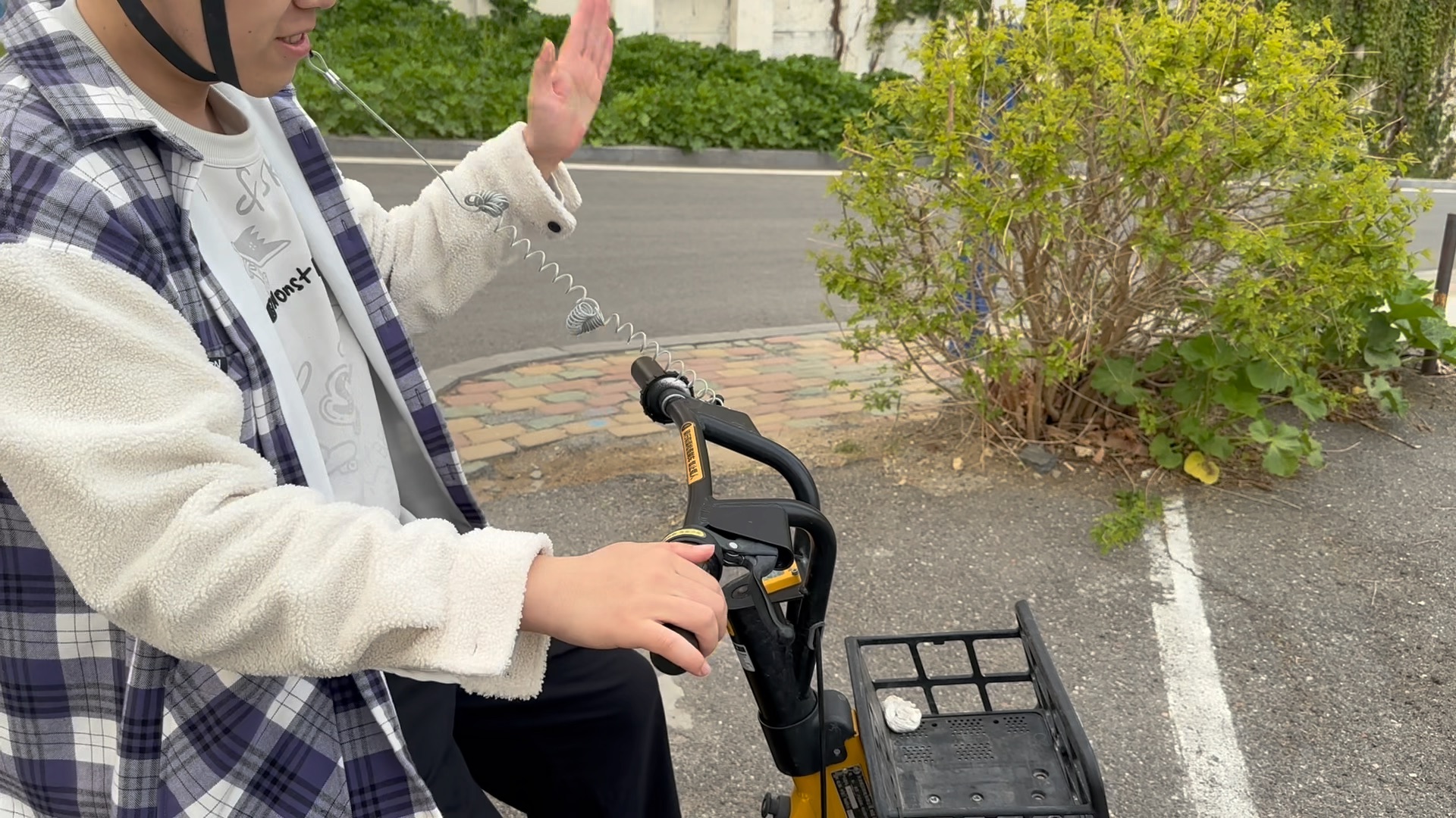 如何骑电动车?how to ride an electric bike ?