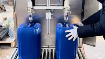 液体肥料农药称重式定量灌装机测试实拍小型半自动灌装设备