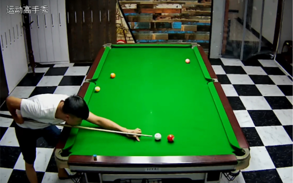 别再纠结打球后手歪的问题你出杆是直打点正就行了哪有那么多讲究台球
