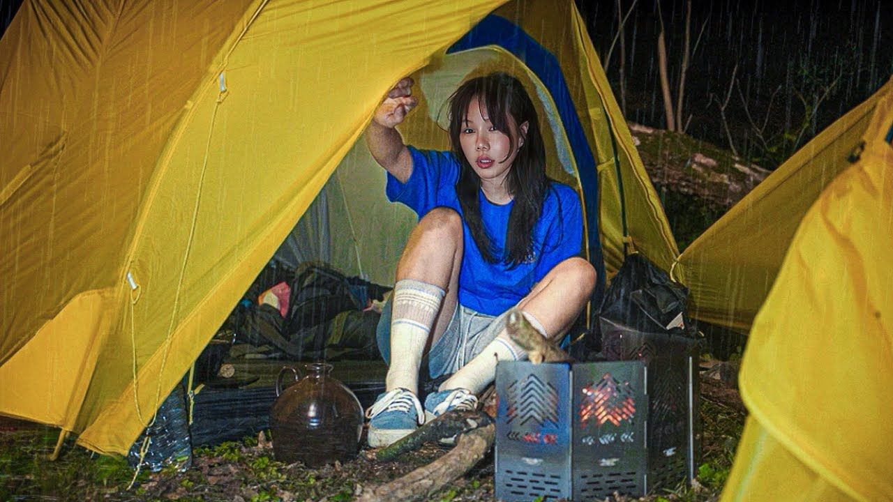 韩国美女独自外出露营,自制美食搭配上一杯米酒,太过瘾了!