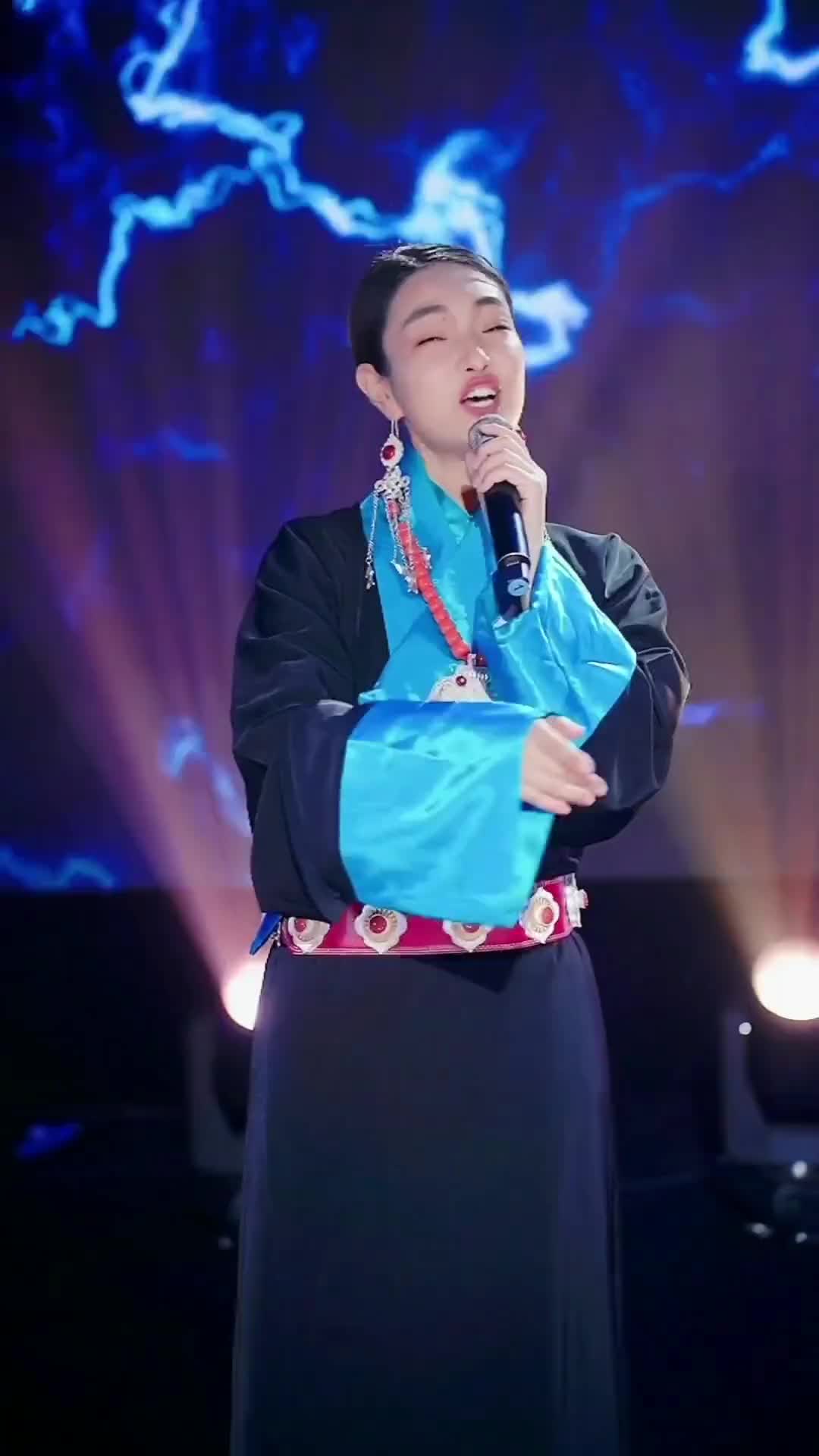 歌手德德最新单曲天边的村落15日周二中午12点上线天边的村落