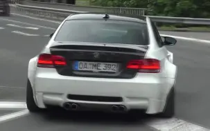 Video herunterladen: 【男高音】E92 M3 声浪合集——百分百V8