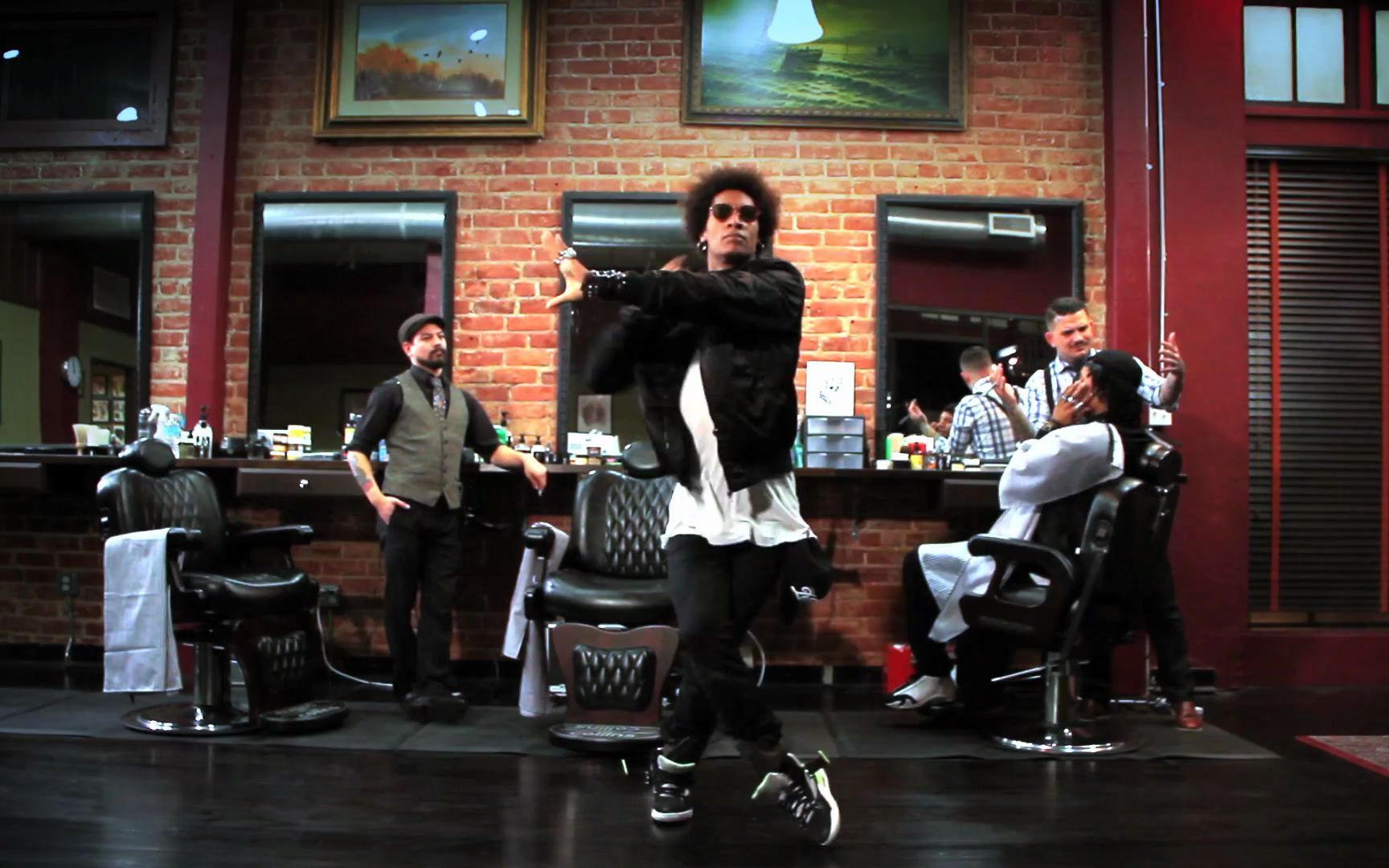 Les Twins | 理发店的奇怪客人~哔哩哔哩bilibili