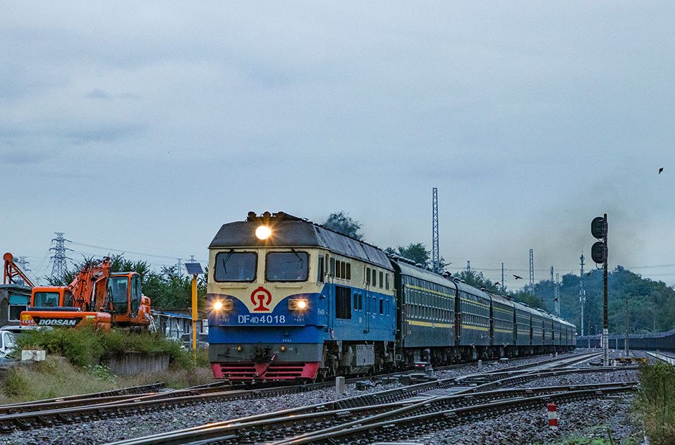 京原铁路国庆临客k5295大灰厂出站