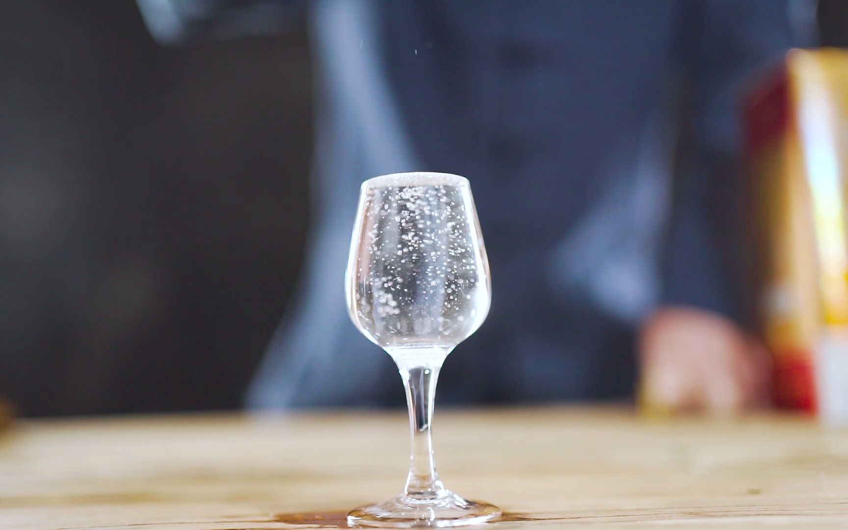 大民族酒赤诚名酱·金茅酱香酒开箱展现视频,送礼佳品,好喝不贵_哔哩