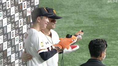 中日・ビシエドと西武・山川穂高、めちゃくちゃ仲が良さそう