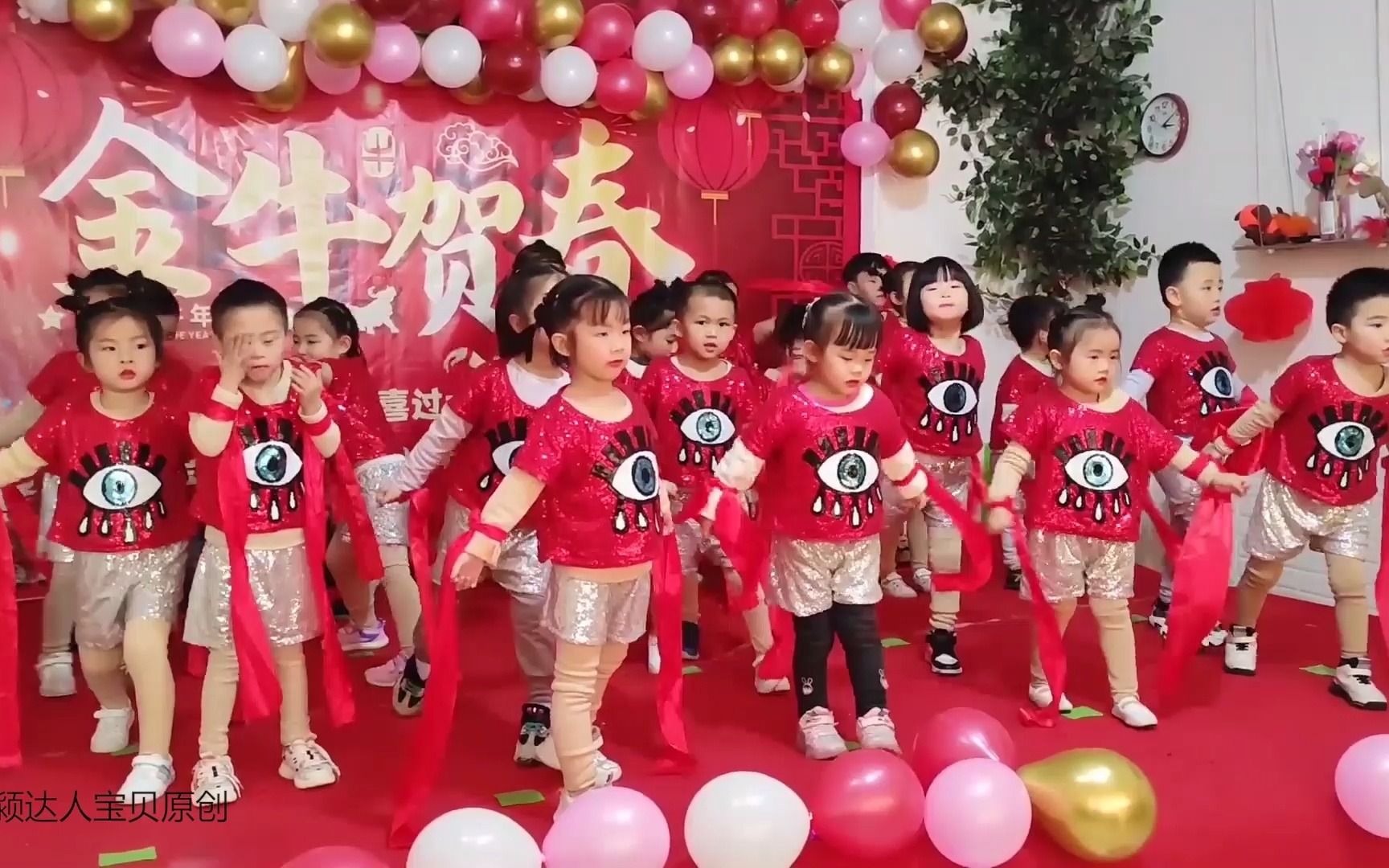 [图]幼儿园中班舞蹈《新年恰恰》，小朋友活泼可爱，跳得真好