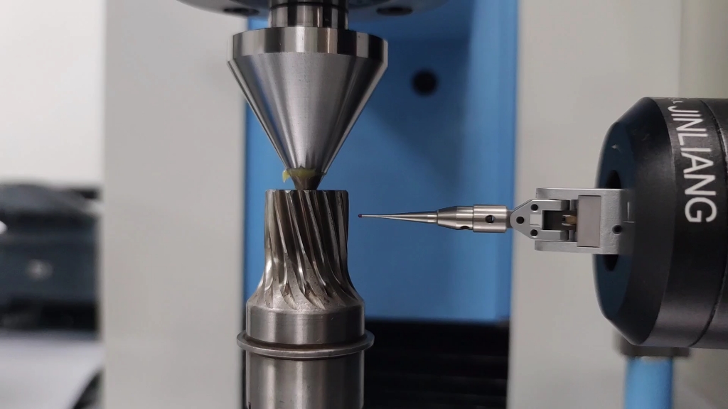 中空旋转平台 中空式设计 采用十字交叉滚子轴承研磨6级 齿轮齿轴