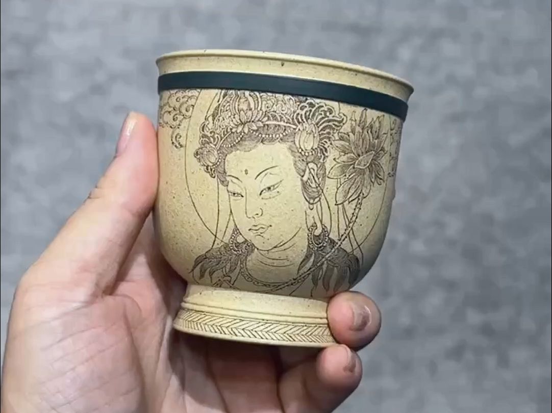 刻绘高雅的紫砂主人杯