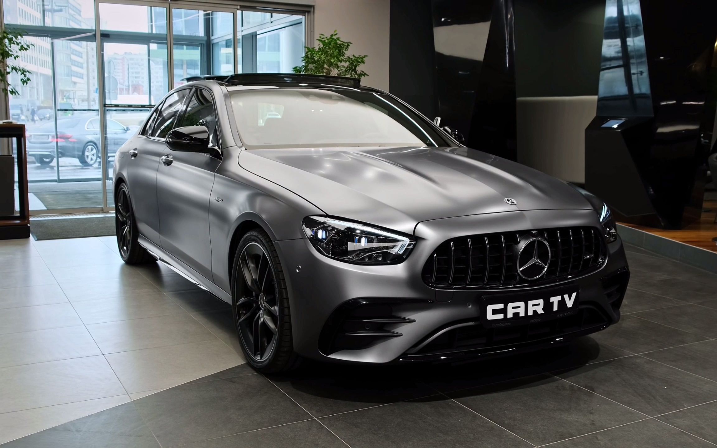 新车丨野蛮中型轿车2022款amge53