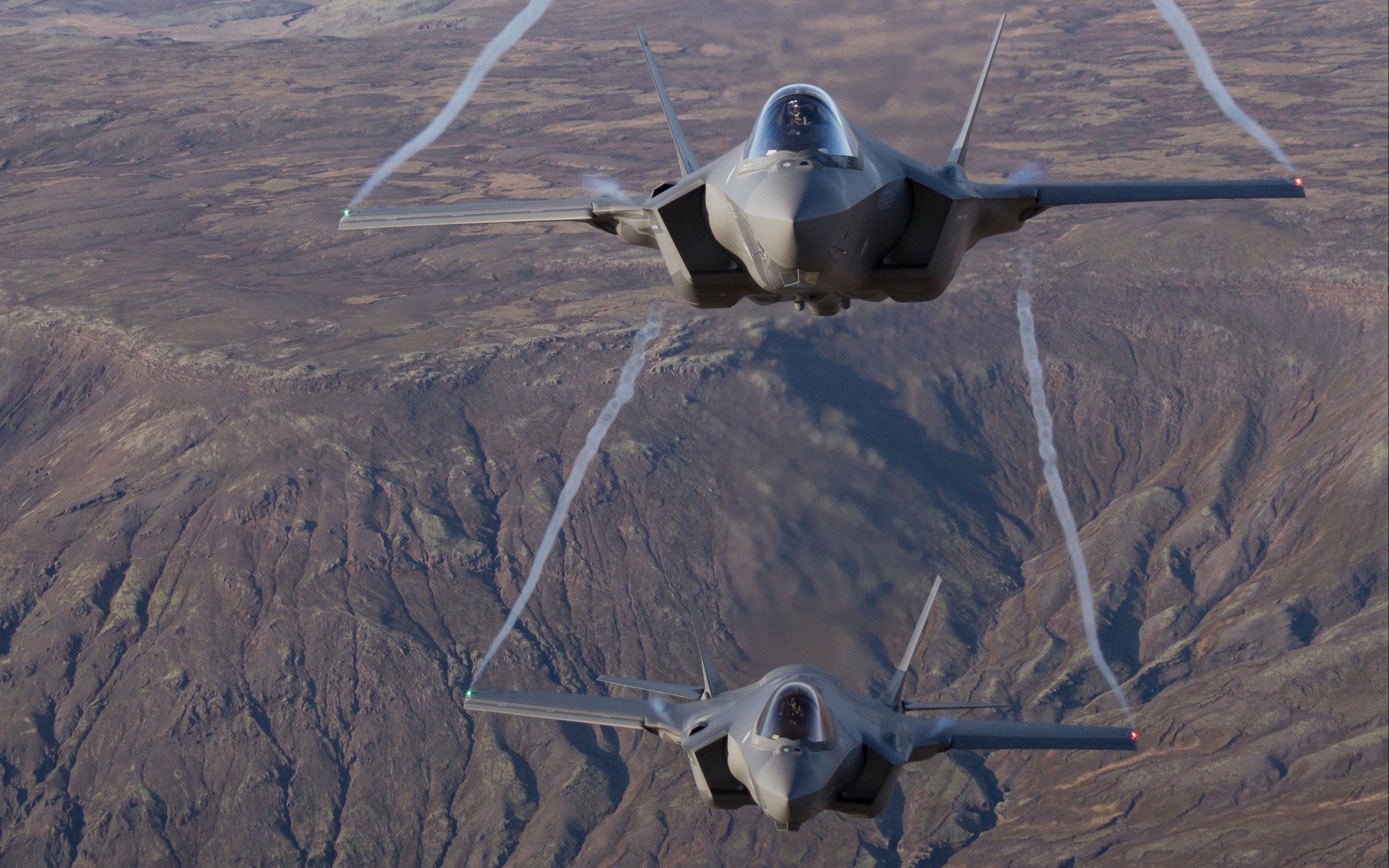 冰岛上空的闪电,f35战斗机组队拍写真