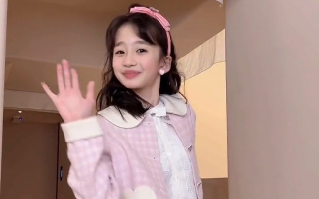 coco陈芷琰:刚学的新舞