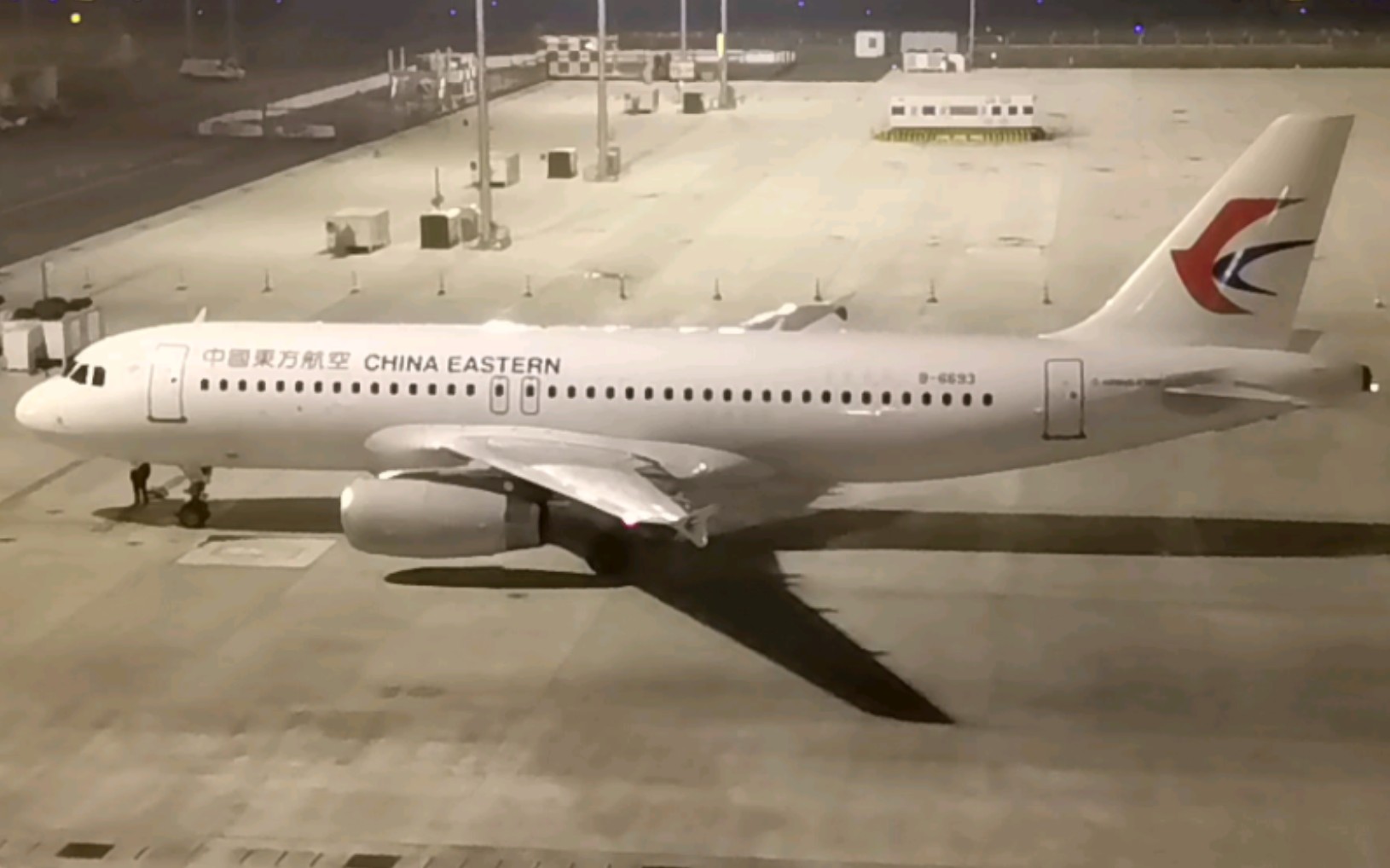 东航a320-200 b-6693到港 重庆江北机场t3b 2024-2-26