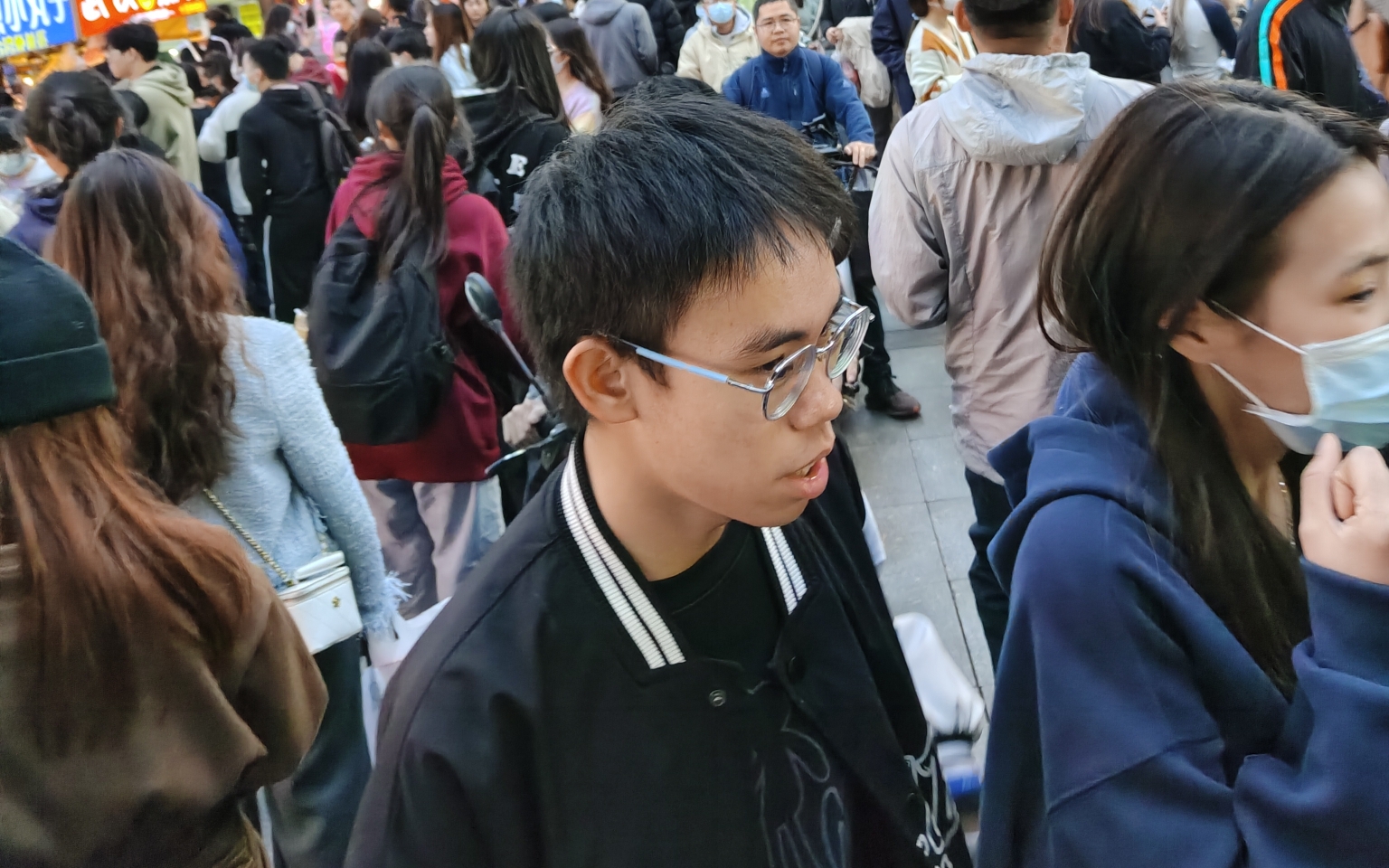 开放后第一周的广州大学生逛龙洞步行街