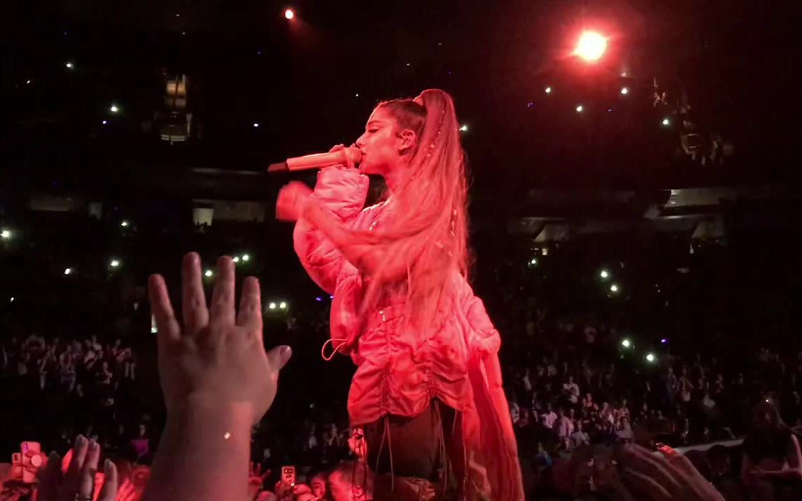 [图]甜味剂巡演：One Last Time专场 - Ariana Grande（part1）