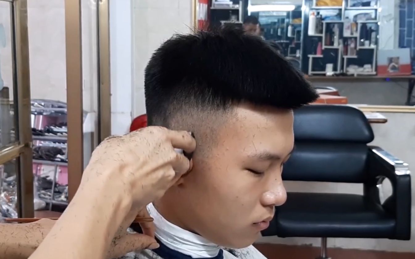 男生短发怎么剪才帅气?理发师建议:瓜子头发型最合适