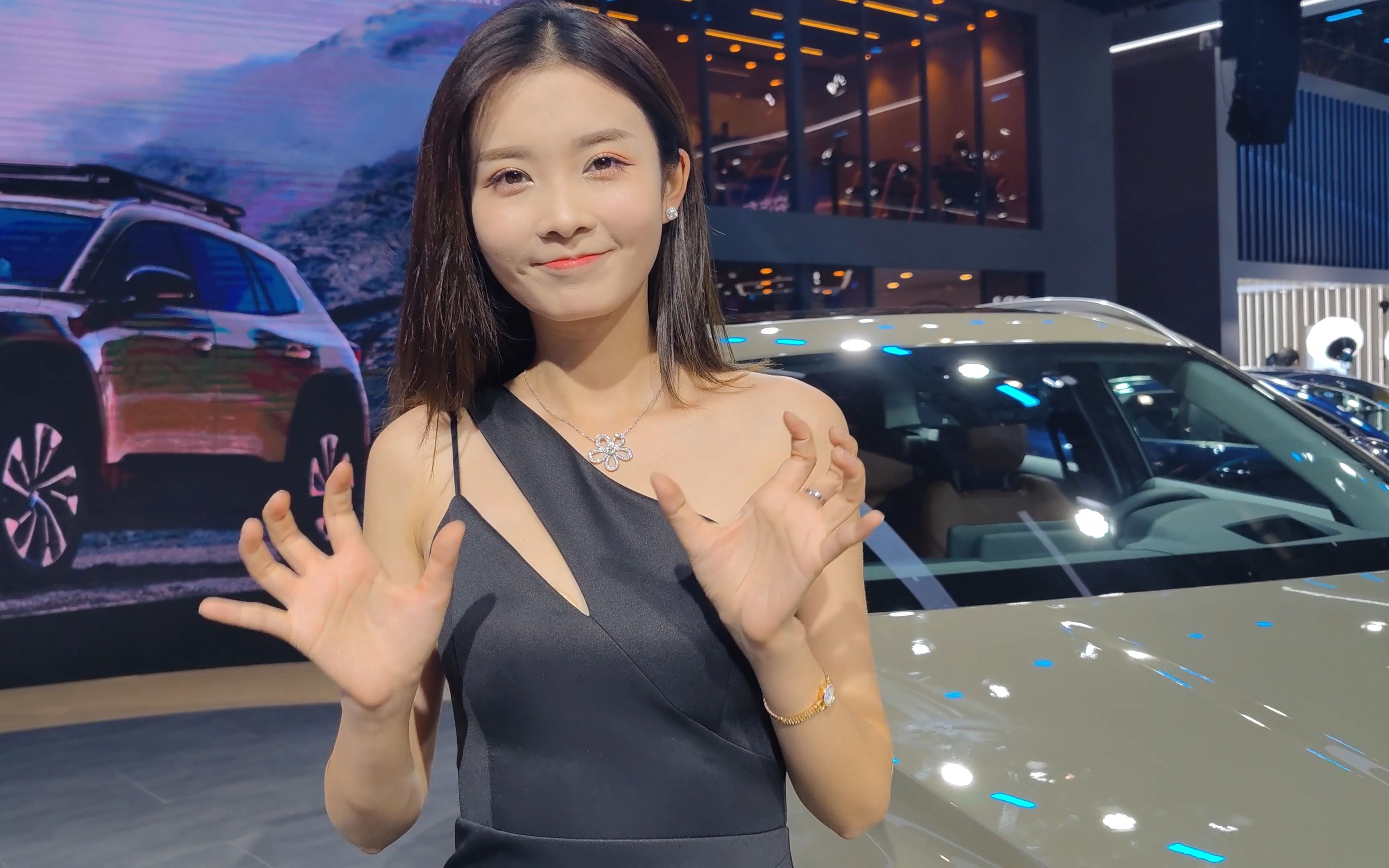 第25届重庆车展,看车还是看车模?手机视角