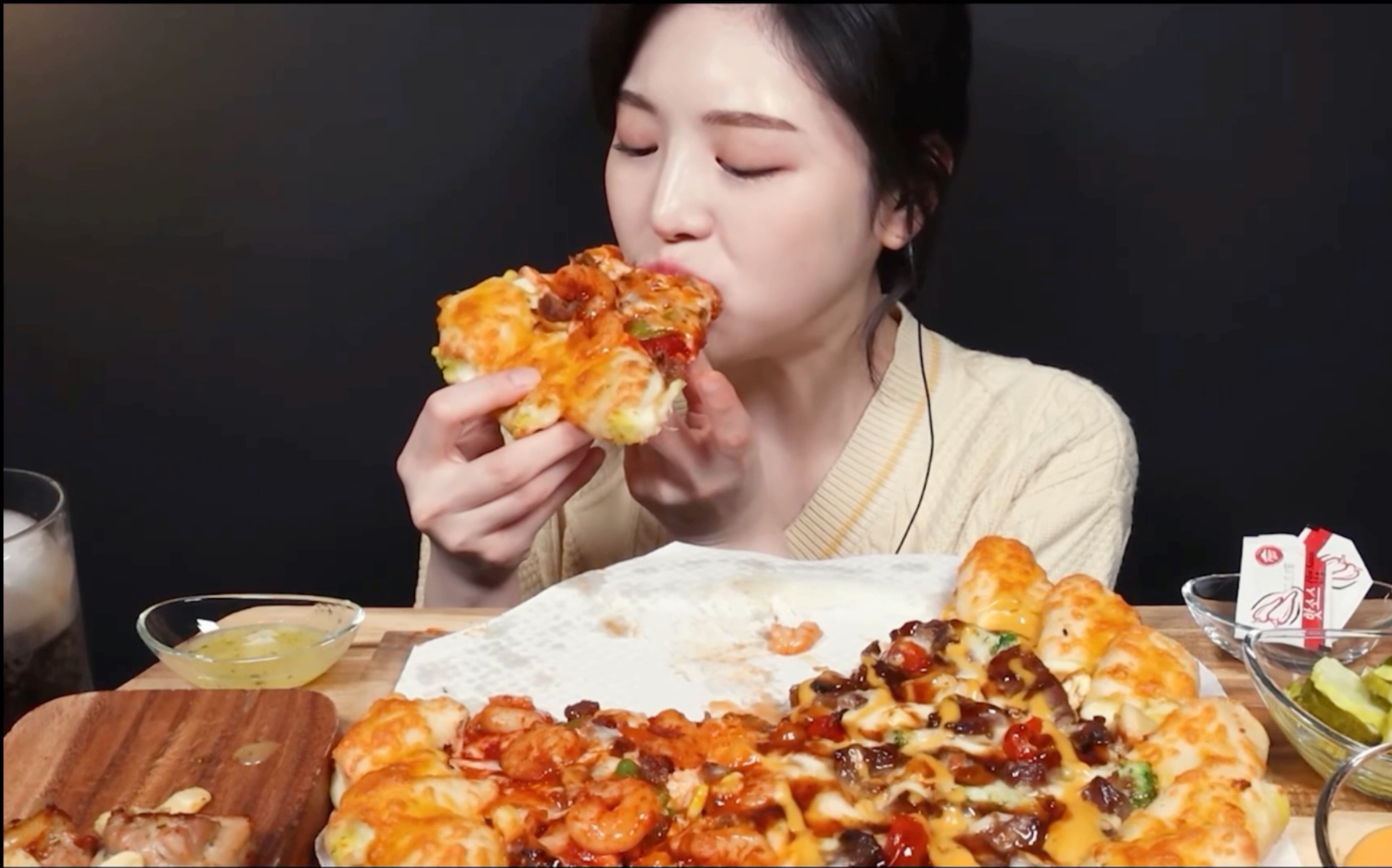 美食吃播披萨牛排