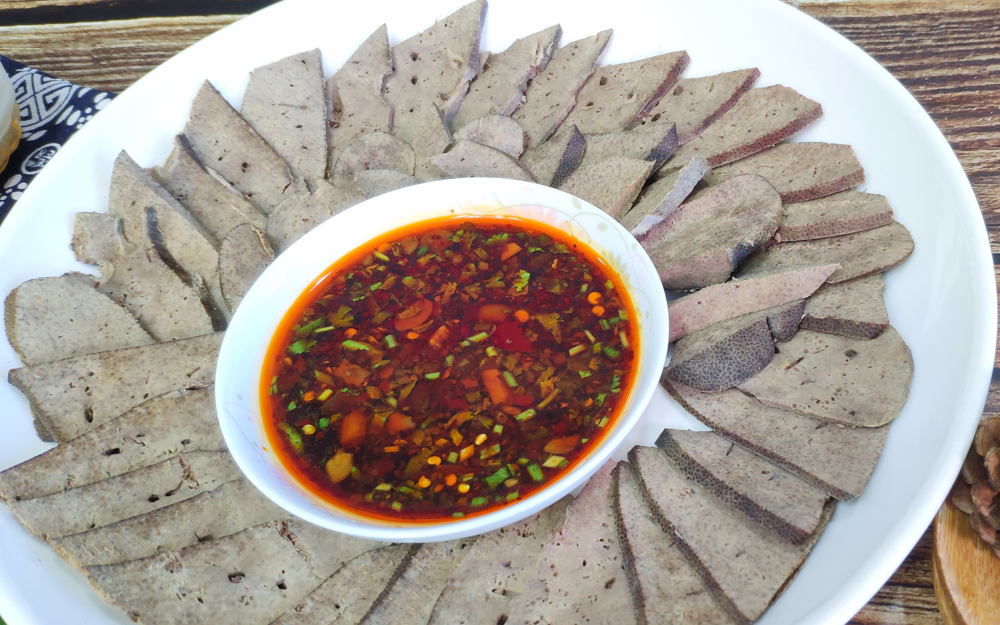 白水猪肝家常做法,视频讲解详细,没有一点腥味,附秘制料汁配方_哔哩