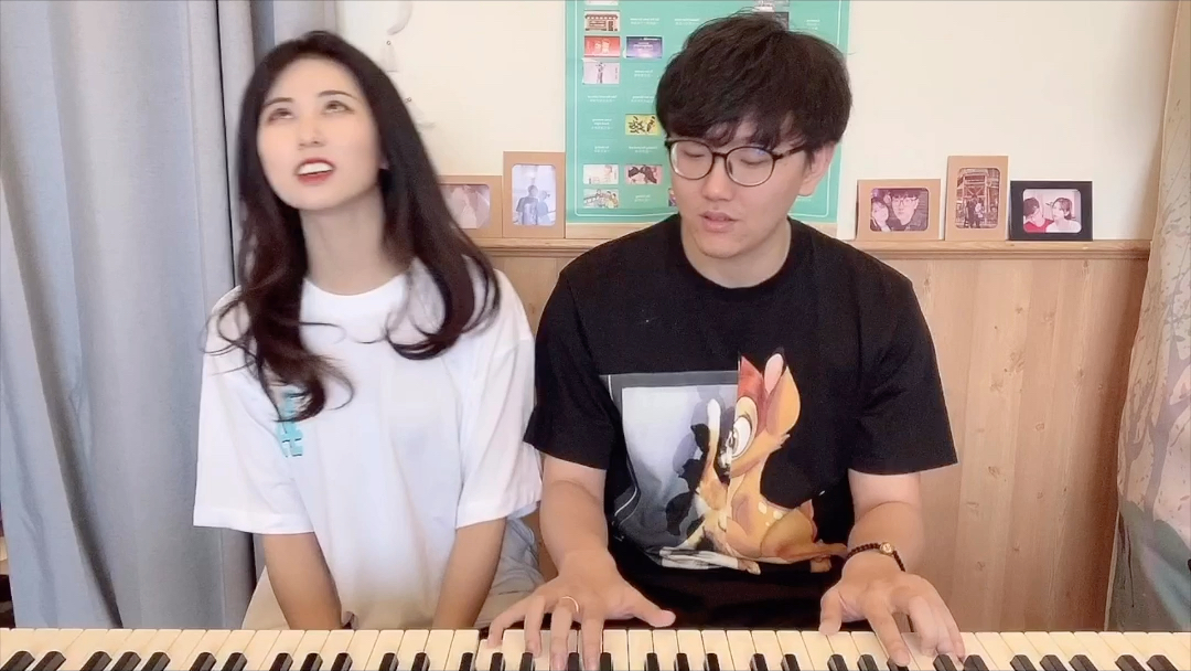 我让杨亚冬教我弹钢琴然后