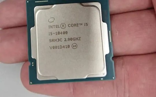 10400鲁大师才跑10来万,那就实测跑分打脸,12万多i7 8700几乎一样性能