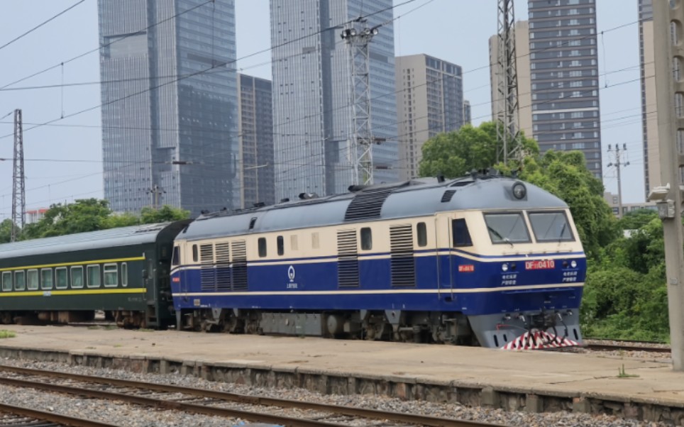 df11牵引t7776 bsp25t 驶出南京西