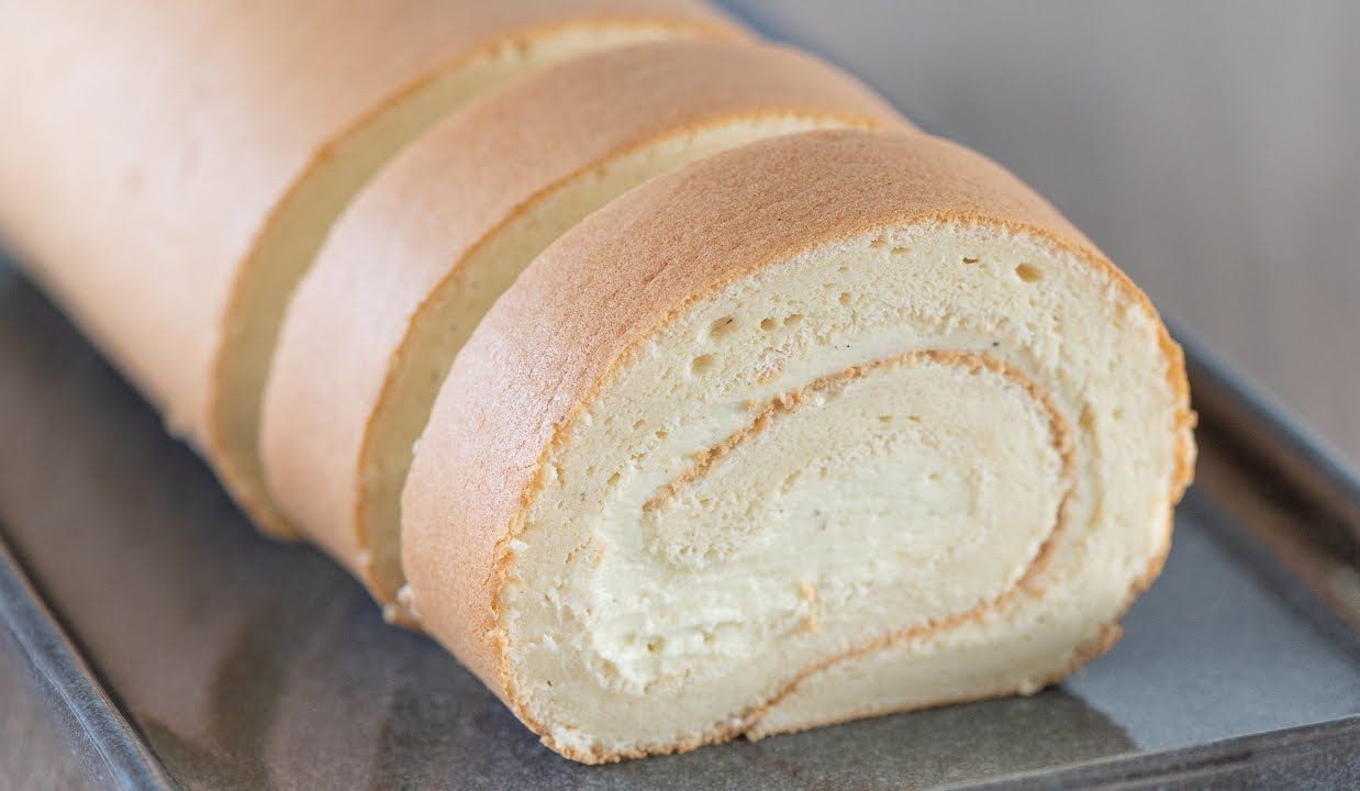 轻盈蓬松的海绵蛋糕卷(美食烘焙教程)