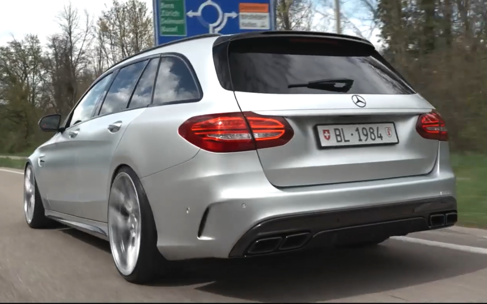 你会选择旅行车吗?奔驰c63s amg瓦罐