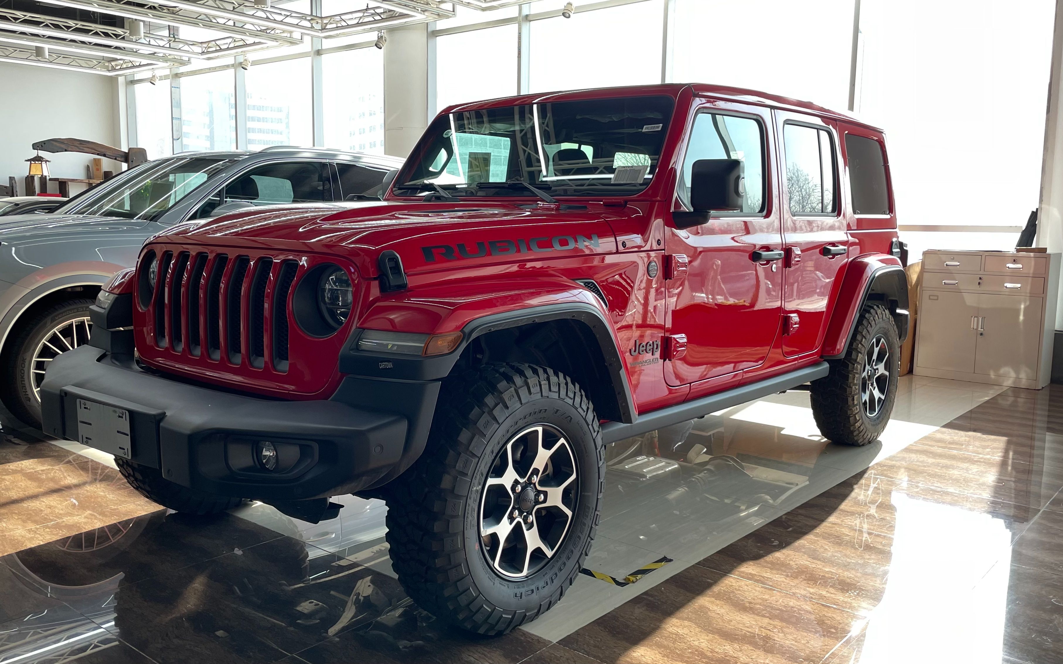 颜值与性能的结合-欧规进口牧马人卢比肯四门电动敞篷版_哔哩哔哩