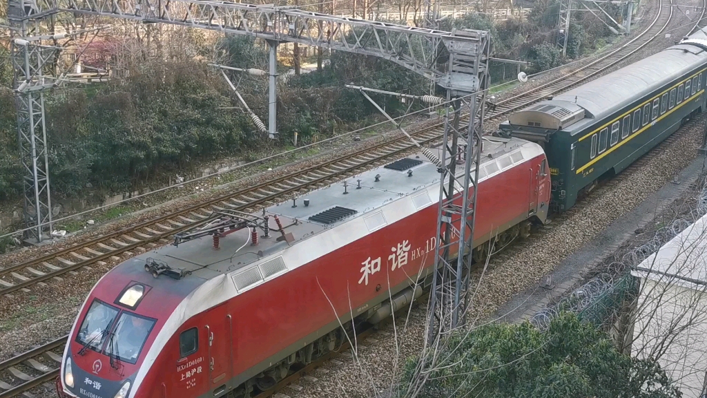 上局沪段 hxd1d0160牵引0z247缓慢通过望江门