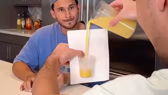 兄弟自以为看穿一切。