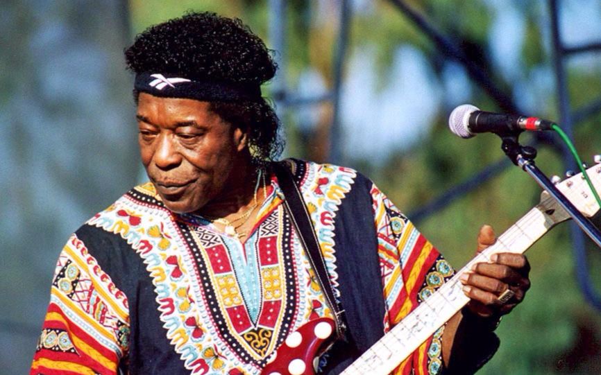 buddy guy大段现场炫技 - 一个用牙齿,屁股和毛巾弹琴的男人