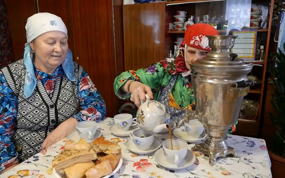俄罗斯鞑靼斯坦老奶奶们的煎饼下午茶