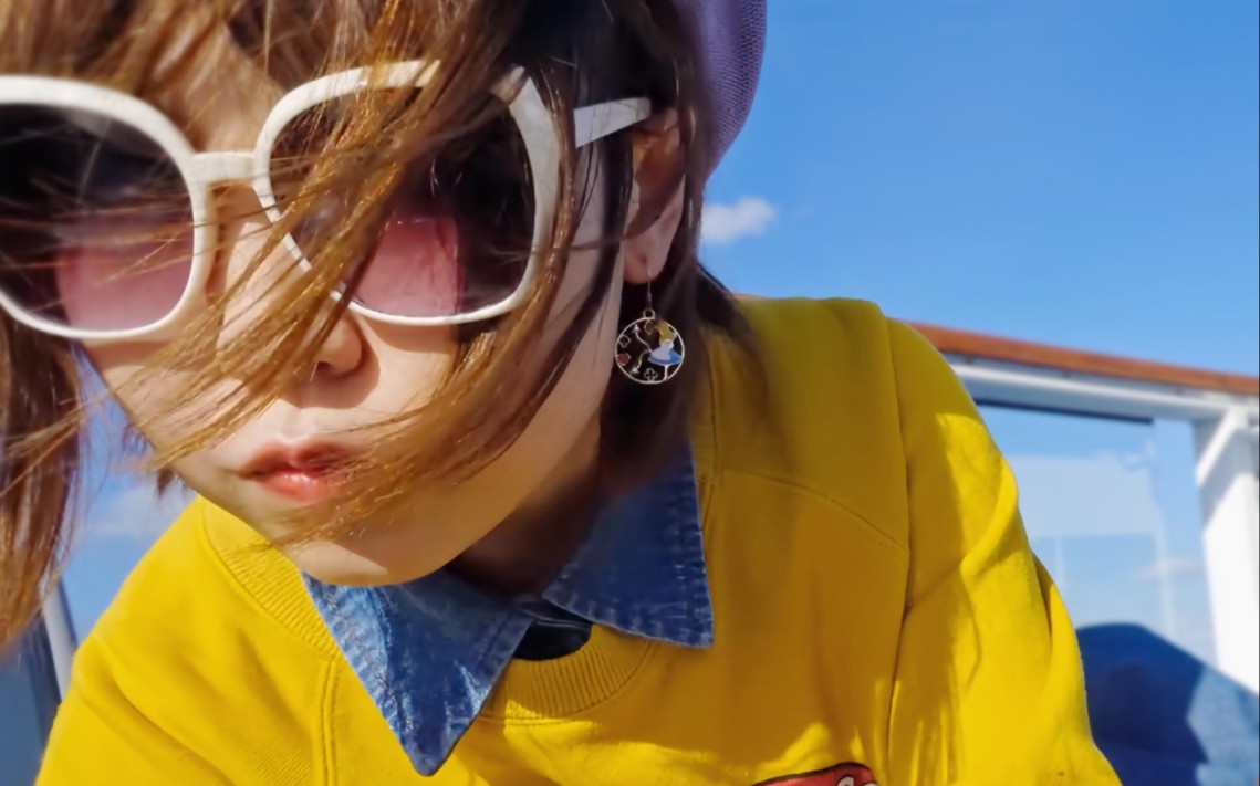 小鸟依人的泠鸢yousa真人真的太可爱了叭!真是大喜的感觉!