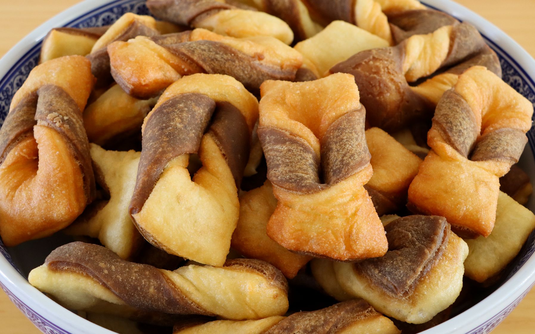 别再买了,一颗鸡蛋加半碗红糖在家做,柔软香甜好吃解馋 【三丰美食】