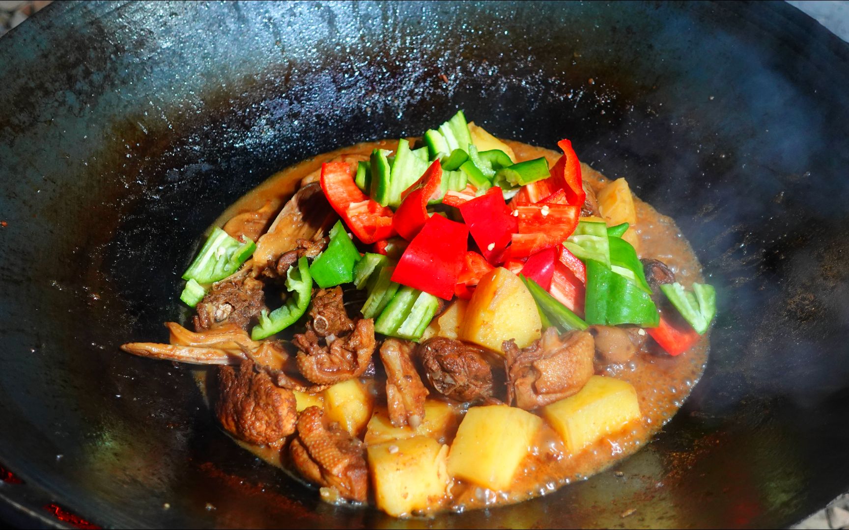 教你用柴火铁锅炖,做出来不腥不燥,好吃极了_哔哩哔哩_bilibili