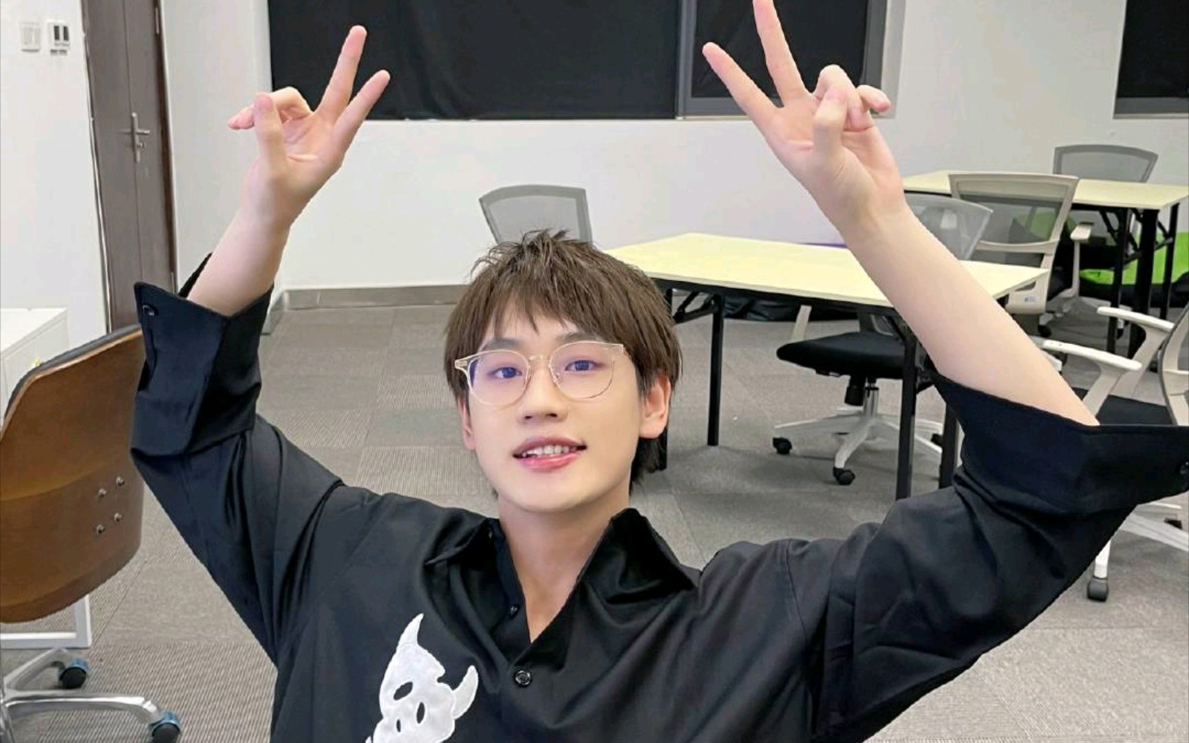 【ak刘彰】进来看k少对你比耶