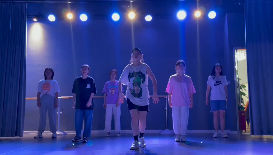 小鬼王琳凯mood舞蹈