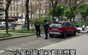 Скачать видео: 巴黎小偷看不上我的手机，偷完嫌弃了就把我的手机还给了我，我是该笑还是该哭呢