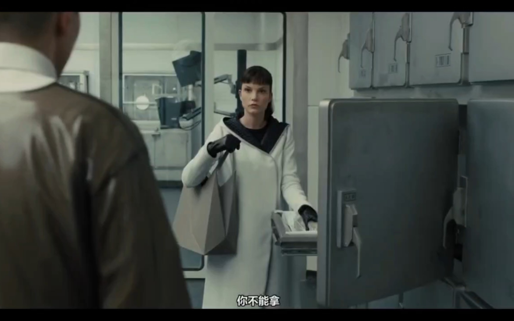 银翼杀手2049,露芙优雅而冷血致命