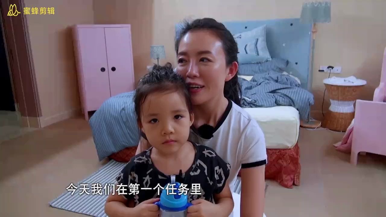 [图]【王潇-潇洒姐】不可思议的妈妈No.1潇洒姐带问问泥潭找钥匙，洁癖问问勇敢下泥滩和妈妈一起闯关。看潇洒姐如何教育孩子