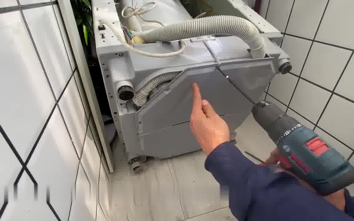 格兰仕滚筒洗衣机显示e2具体原因有哪几个