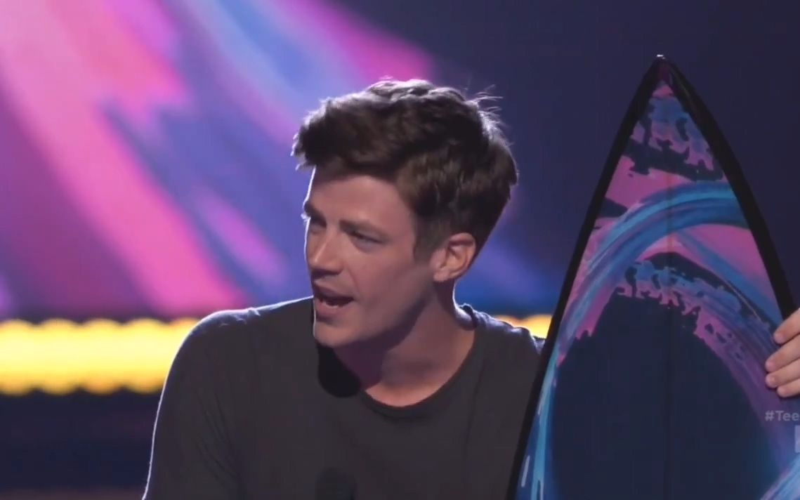 the flash - grant gustin wins teen choice awards 2017 - action