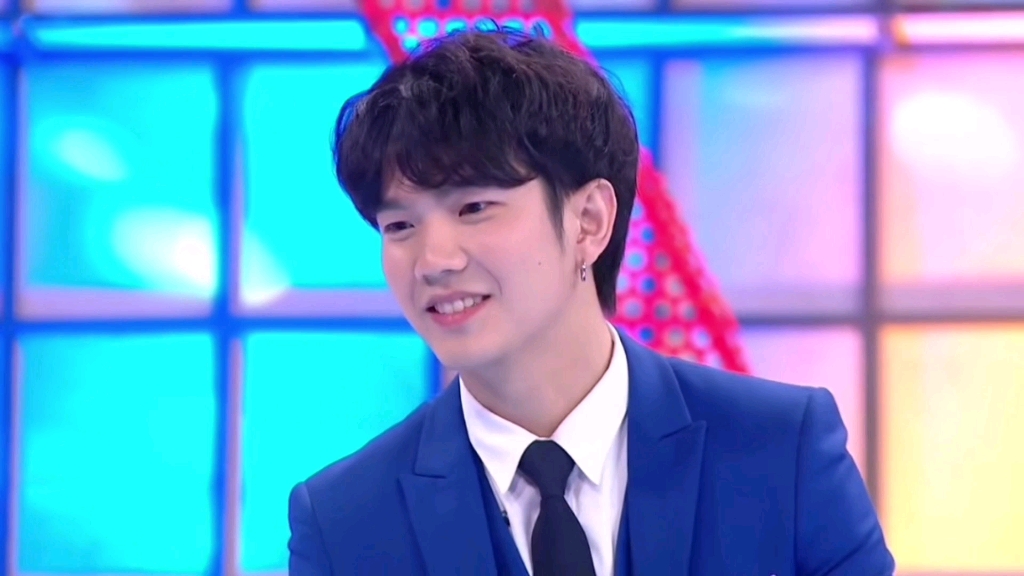 考古奶build跟粉色罪孽剧组参加节目访谈cut