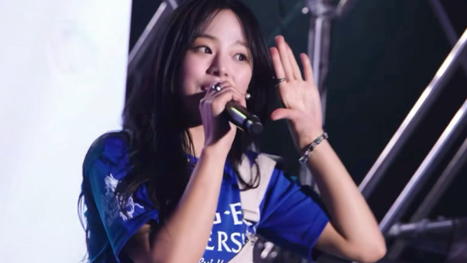 Minji｜Blue pretty girl rock💙